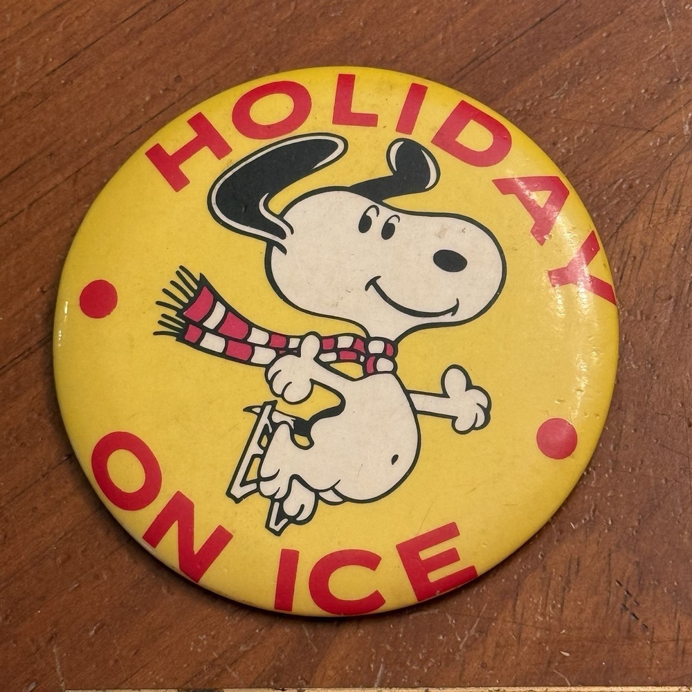 Holiday On Ice Snoopy Peanuts Vintage Pinback Button Pin Round Circle